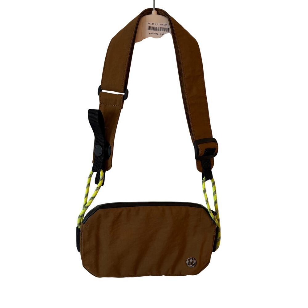 Lululemon Everywhere Belt Bag in Brown - Picture 2 of 5